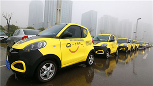 這50輛新能源汽車太黃了！招手即停、一步送到大河車展的門口