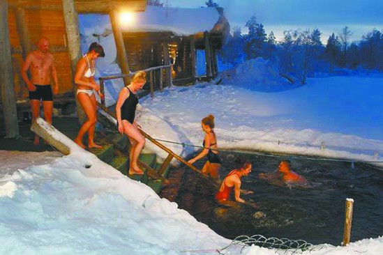 奇葩！芬蘭人蒸完桑拿跳冰湖