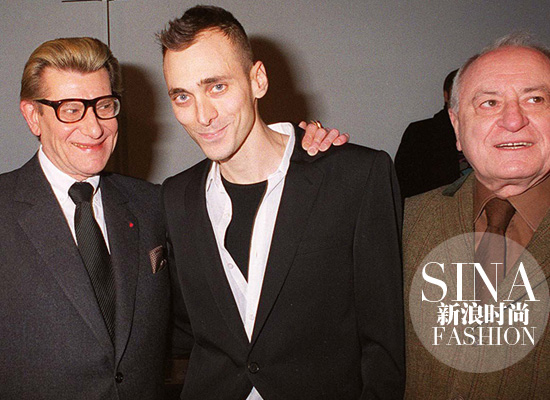 Yves-Saint-Laurent、Hedi-Slimane、Pierre-Bergé在Dior后臺的合影