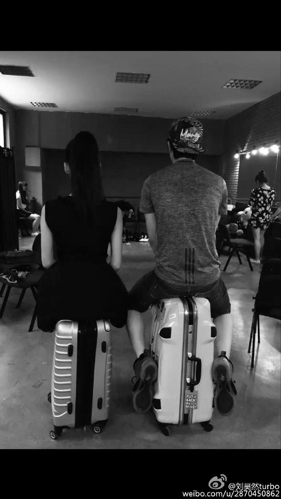 歐陽娜娜微博曬與母親劉昊然合影 歐陽娜娜微博曬與母親劉昊然合影