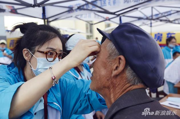 蔣欣為公益放棄時裝周 蔣欣為公益放棄時裝周