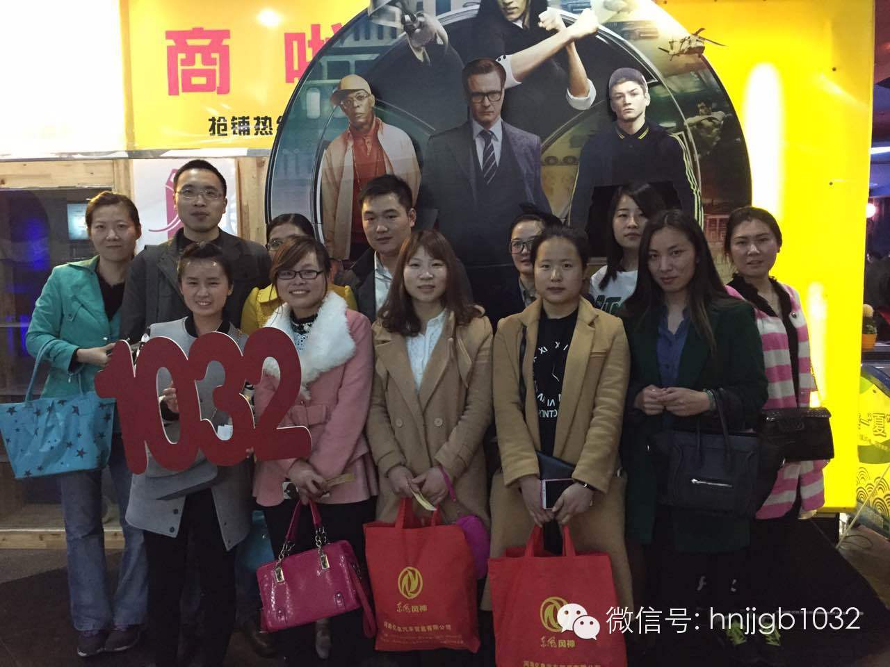 來個合影，1032的聽眾棒棒噠，個個都準時到達了集合地點。Johnny表示很欣慰??！