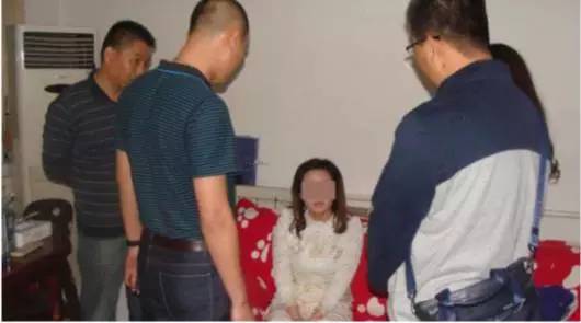 警方抓捕嫌疑人龐某衛(wèi)現(xiàn)場(chǎng)。警方供圖