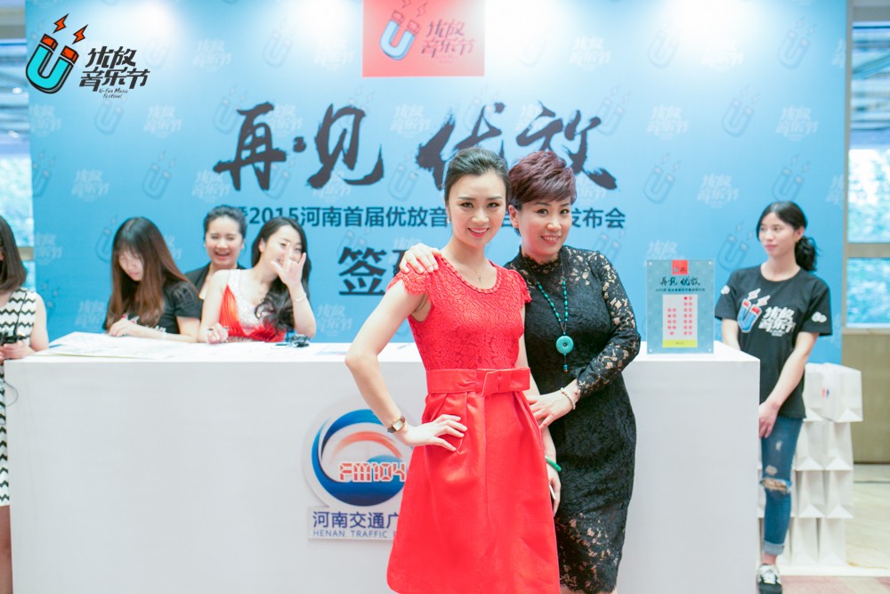 貼心的南方姐姐和美女主播小佩，海洋是不是每天都要流口水呀！