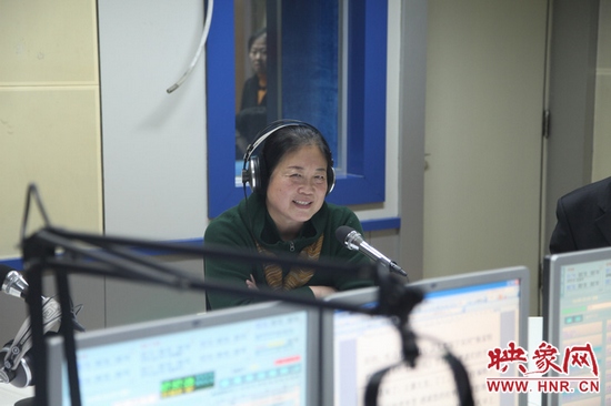 河南省工商局黨組書記、局長(zhǎng)周春艷做客信息廣播