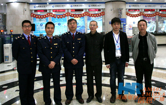 信息廣播副總監(jiān)魏志剛、民生資訊部負(fù)責(zé)人王昊與郭群一行在廣播大廈