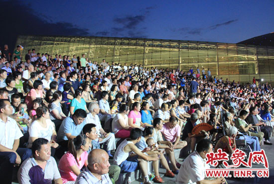 現(xiàn)場(chǎng)的觀眾 現(xiàn)場(chǎng)的觀眾