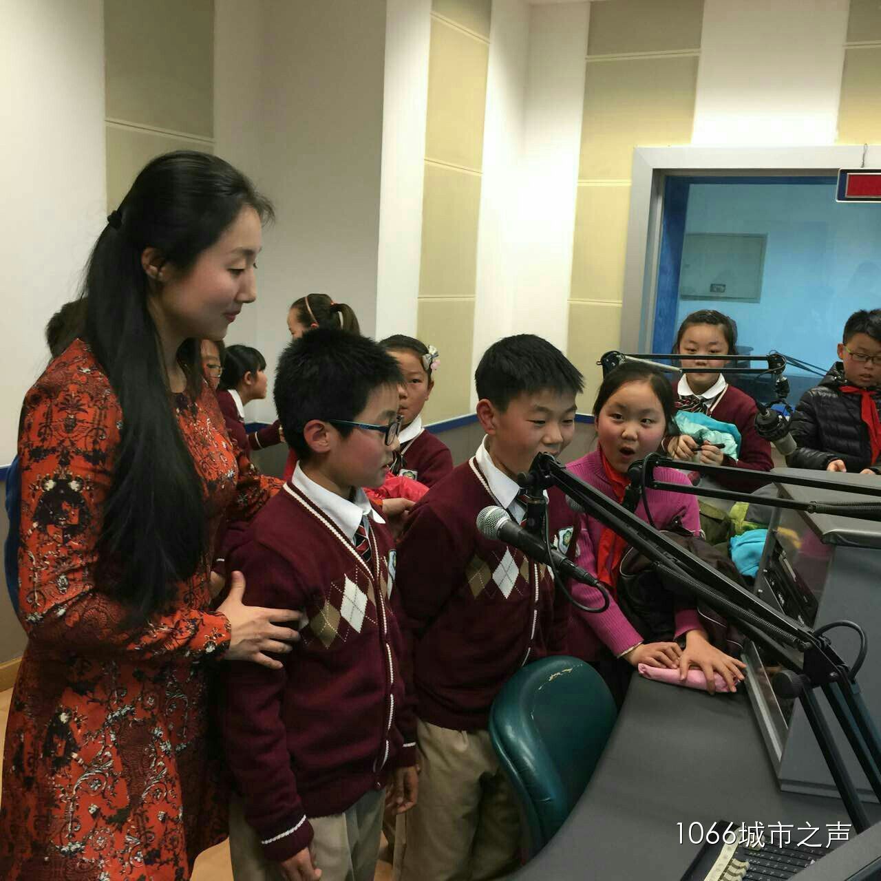 “好激動，好激動”！天天上學、放學都從廣播大廈經(jīng)過，今天終于進來了！