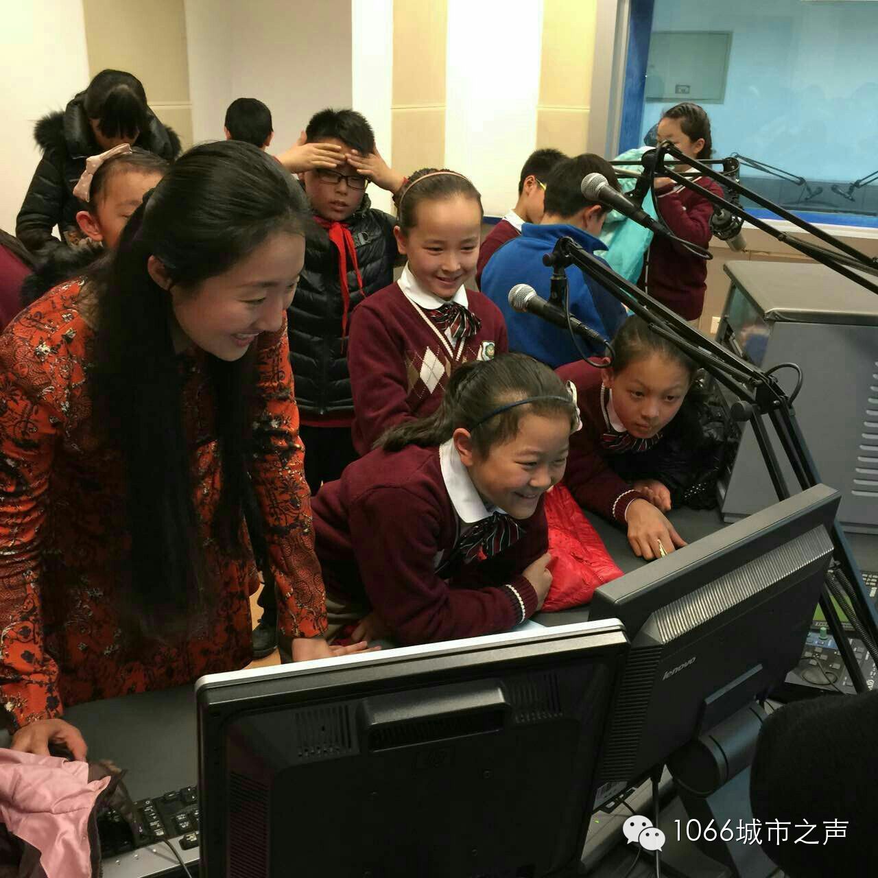 “好激動，好激動”！天天上學、放學都從廣播大廈經(jīng)過，今天終于進來了！