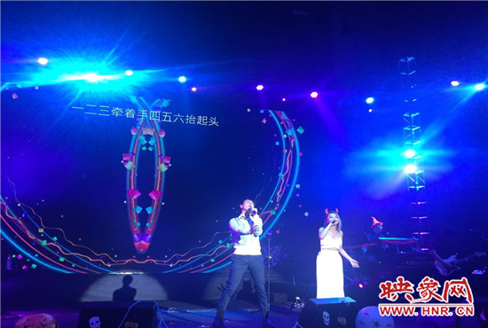 丁當現(xiàn)場分享了她的代表曲目，《猜不透》全場大合唱，歌手嚴爵充分展現(xiàn)創(chuàng)作型歌手的特點。