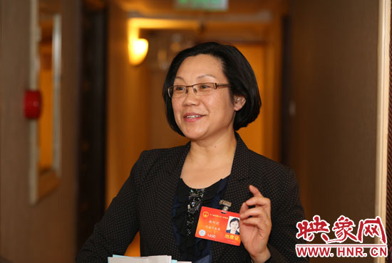 全國(guó)人大代表、商丘市實(shí)驗(yàn)小學(xué)校長(zhǎng)高阿莉做客映象網(wǎng)兩會(huì)微視。