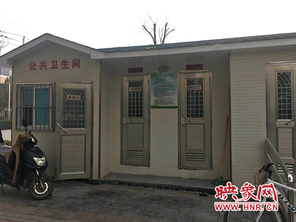 鄭州街頭的公廁 鄭州街頭的公廁