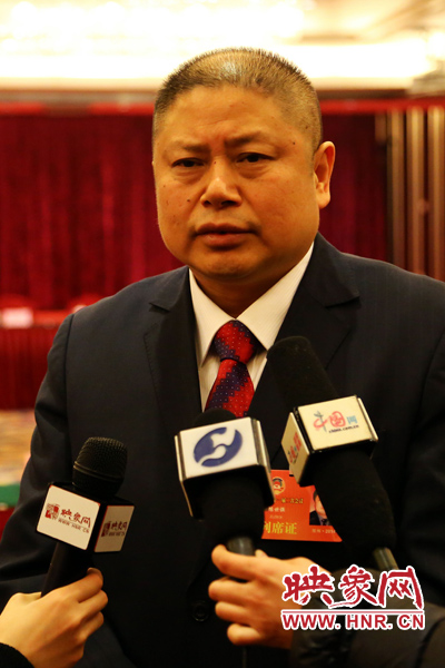 全國政協(xié)委員，河南弘昌集團、信陽毛尖集團董事長陳世強