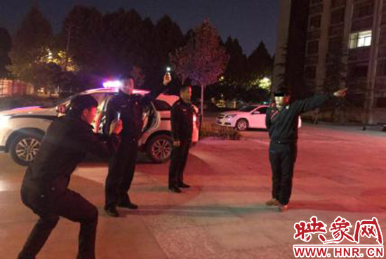 指認犯罪現(xiàn)場。