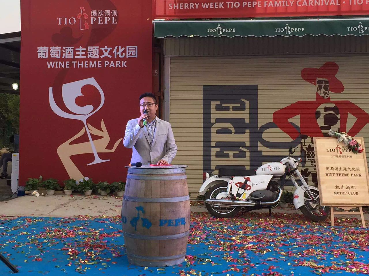 我們的巖歐巴出場嘍！真的是迷倒臺下一片！