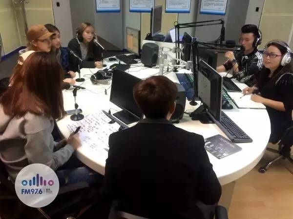 正式直播的時(shí)候，美少女們都非常認(rèn)真哦！