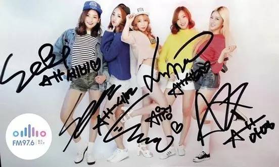 哎呦不錯(cuò)哦！路飛收到美女們的簽名照，到底中意哪一位呢？