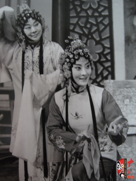 樊萍在《秦雪梅》中飾丫環(huán)秋菱 樊萍在《秦雪梅》中飾丫環(huán)秋菱