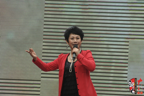 著名豫劇表演藝術(shù)家魏俊英現(xiàn)場演唱豫劇《紅菊》選段“十祝?！?、《五世請纓》選段“先王爺封我是個長壽星”