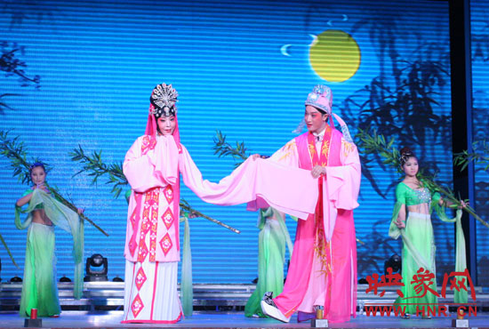 豫劇《必正與妙?！匪季d綿恨綿綿　演唱者：木子　池城