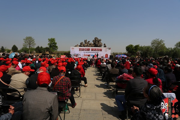 現(xiàn)場(chǎng)坐滿了來(lái)自鄭州、洛陽(yáng)以及洛陽(yáng)周邊縣市的戲迷朋友