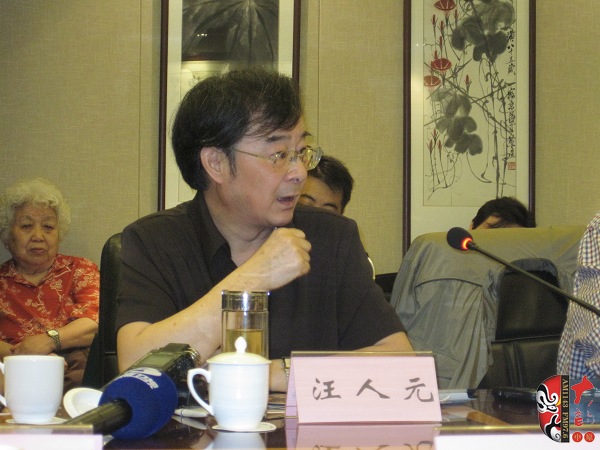 中國戲曲音樂學會副會長、江蘇省劇協(xié)主席汪人元