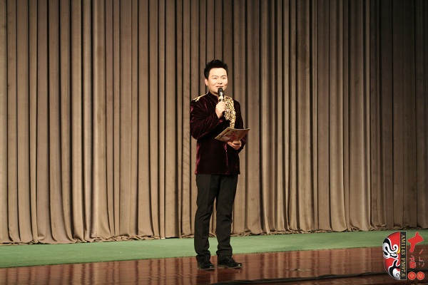 主持人：著名戲曲節(jié)目主持人、河南電臺戲曲廣播“當(dāng)家小生”月陽