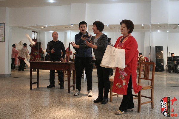 著名戲曲節(jié)目主持人、河南電臺(tái)戲曲廣播當(dāng)家小生月陽錄制現(xiàn)場花絮