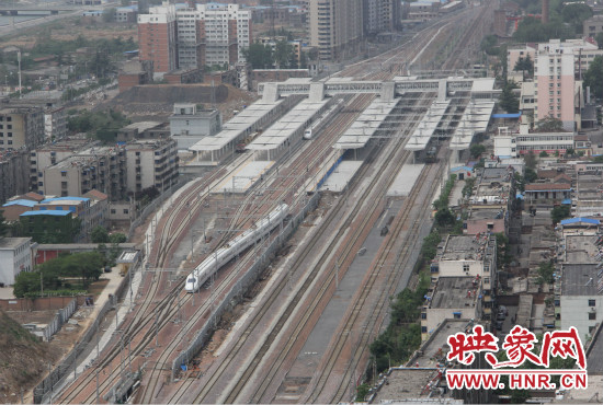 本次運(yùn)行試驗(yàn)由2列CRH2A型動(dòng)車(chē)組擔(dān)當(dāng)，計(jì)劃試驗(yàn)速度為每小時(shí)200公里。