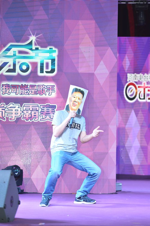 不過隨后的阿強老師現(xiàn)場傳授RAP教程，同樣不遜于老楊呢?。? complete=