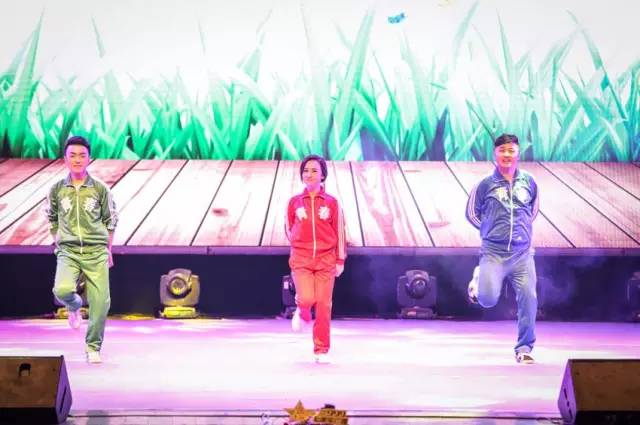 趙帥、夢(mèng)茹、樂(lè)天 舞蹈《咱們屯里的人》