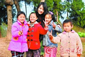 暨大女生安芯在義工旅行中 暨大女生安芯在義工旅行中