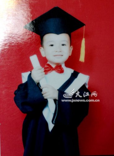 照片上的音容笑貌還在，可人卻走了