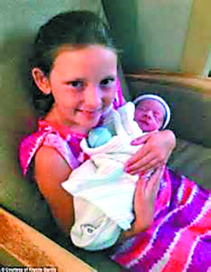 麥可伊納利抱著弟弟 麥可伊納利抱著弟弟