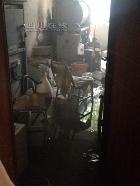 2日上午9時許，成都理工大學測試樓內一實驗室起火，造成一人輕傷，目前明火已滅