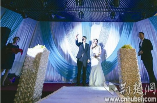 經(jīng)過(guò)執(zhí)著追求和3年戀愛，昨日，25歲的武漢小伙張巖終于娶回黑龍江姑娘張巖