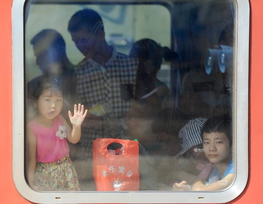 各地迎暑運(yùn)返程高峰“小候鳥”返鄉(xiāng)