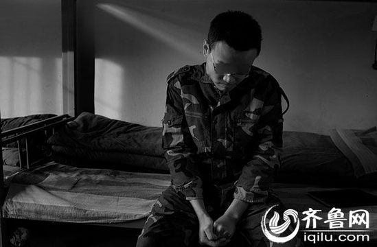 　因癡迷于賭博，研究生方光被學校開除。方光在濟南一戒網學校接受教育