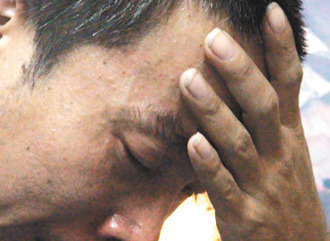 10歲方姓男童遭割喉殺害，父親淚流不止說，小兒子走了，他不知道該如何活下去。 臺(tái)灣《聯(lián)合報(bào)》