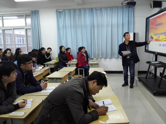 劉永力書記主講，全體黨員和教師參會聆聽