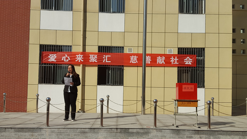 張校長做總結(jié)表揚(yáng)