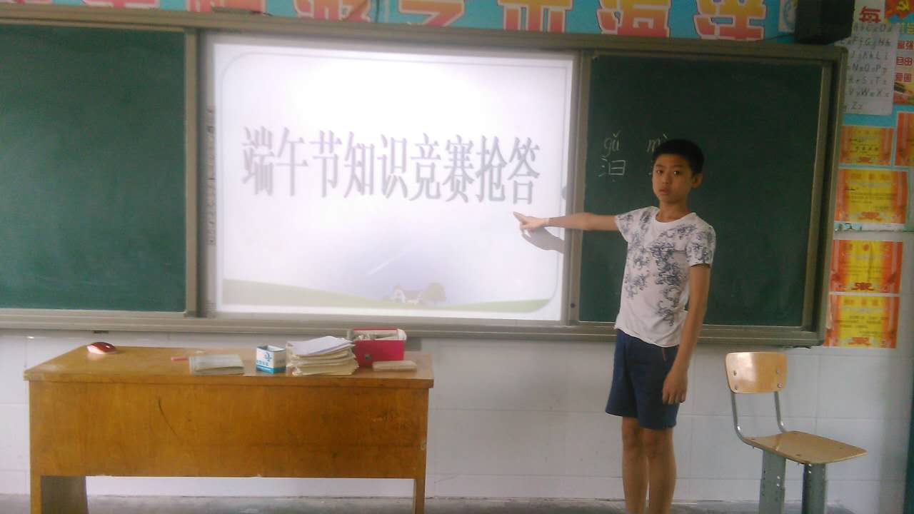 隊員們進(jìn)行端午節(jié)知識競賽活動 隊員們進(jìn)行端午節(jié)知識競賽活動