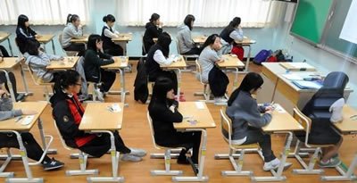 　藝術生不僅需要專業(yè)課優(yōu)秀，文化課成績也必須達標