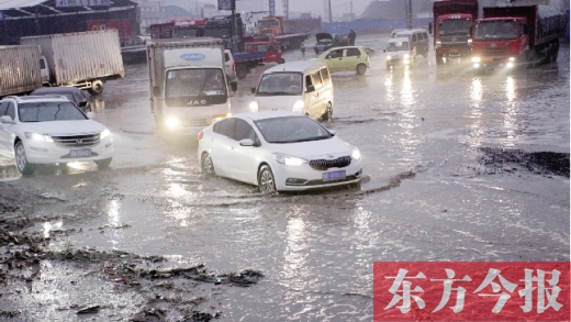 鄭州南四環(huán)柴郭轉(zhuǎn)盤南500米處的“泥坑”，
