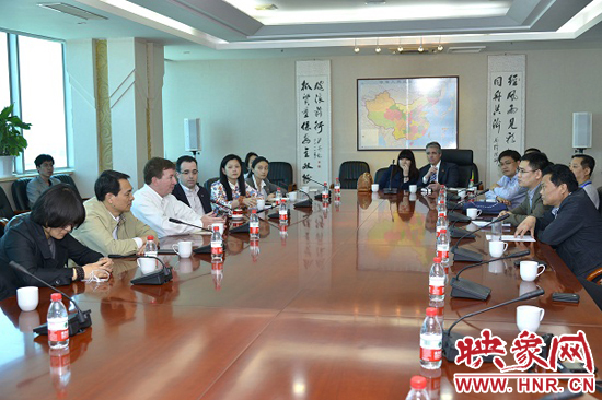 中美兩國商會代表團參觀雙匯并座談交流 中美兩國商會代表團參觀雙匯并座談交流