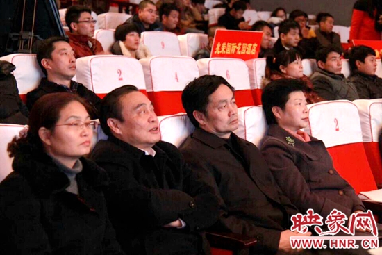 駐馬店市委領導觀看比賽 駐馬店市委領導觀看比賽