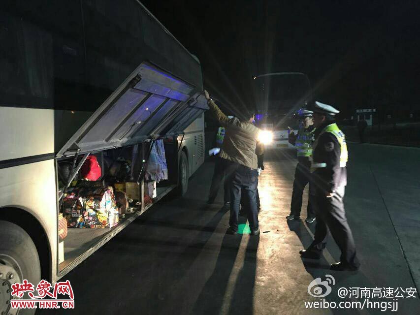 超載的客車(chē) 超載的客車(chē)