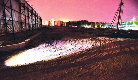 鄭州執(zhí)法部門夜查工地 保護“鄭州藍(lán)”