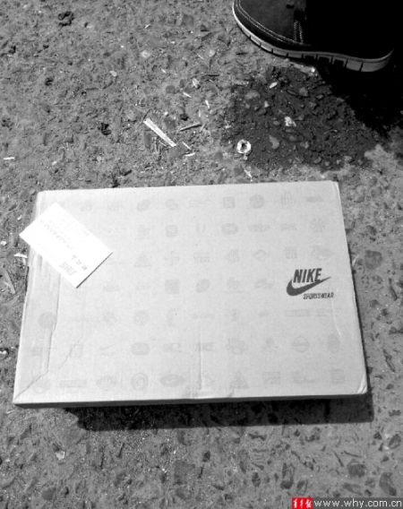 劉先生下單訂購的運動鞋包裝為“耐克”，里面卻是“安踏”。 受訪者供圖