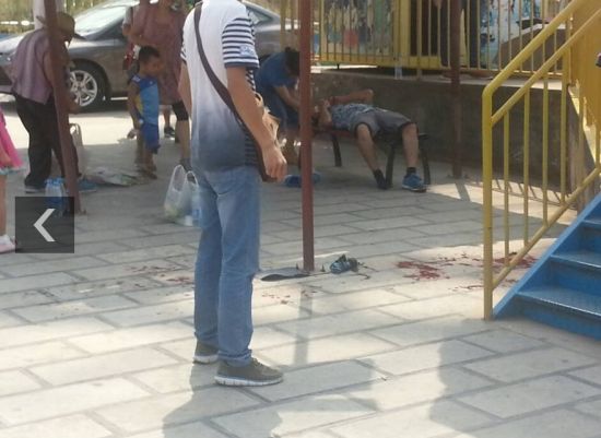 游客被激素風車甩出受傷。